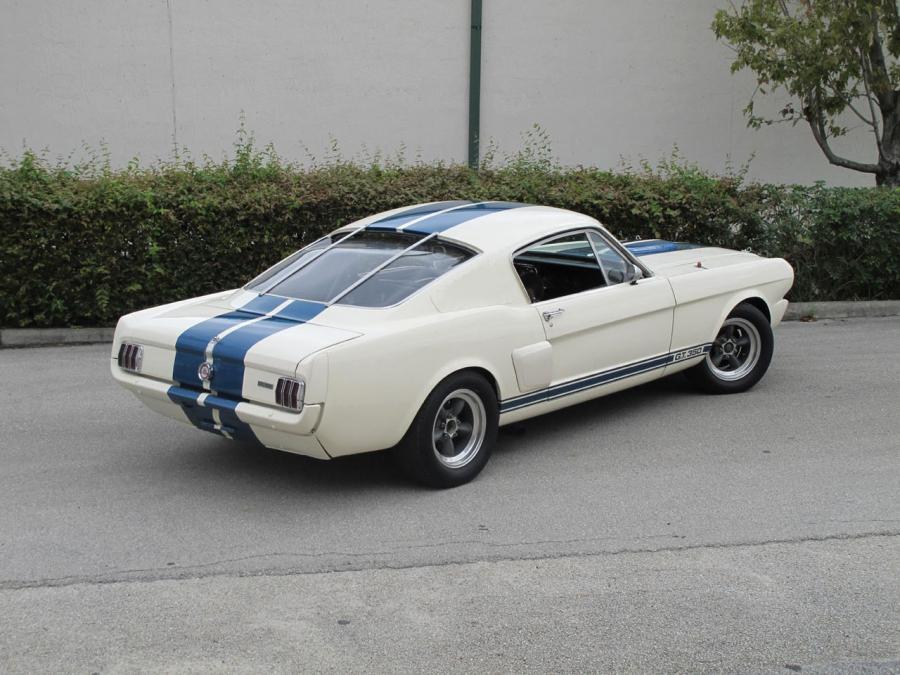  Ford Mustang Shelby GT350R 1966 года  (фото 2 из 7)